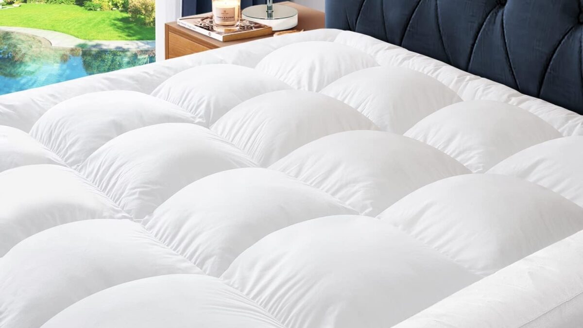 Extra Thick Cooling King Mattress Topper, 1300 GSM deals Overfilled Pillow Top with Ba